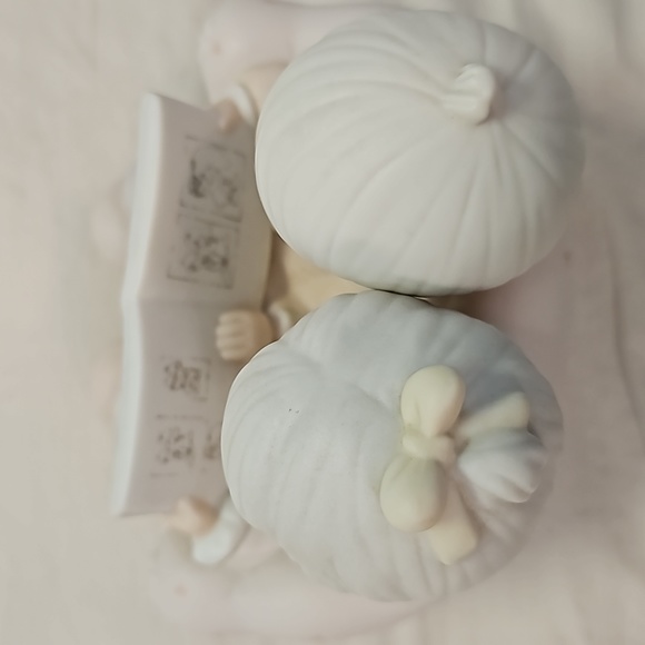 Precious Moments Memories of Our Wedding figurine - Picture 5 of 7